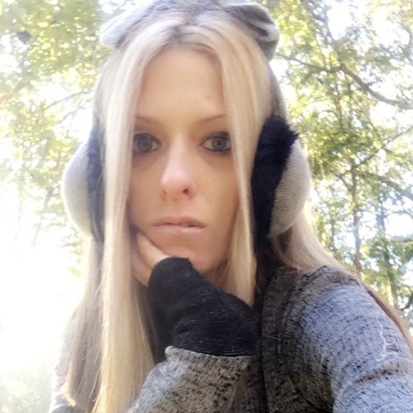 Meet Your Posher! - Picture 7 of 17